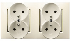 Gniazdo Poczwórne Pokojowe Ścienne Ospel Aria Ecru Złoty