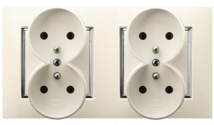 Gniazdo Poczwórne Pokojowe Ścienne Ospel Aria Ecru Srebro