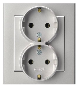 Sonata Srebro Mat Gniazdo Podwójne Z Uziemieniem Schuko Kompletne Z Ramką Gp-2Rs/38