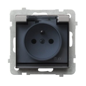 Sonata Srebro Mat Gniazdo Bryzgoszczelne Z Uziemieniem Ip-44 Z Przesłonami Torów Prądowych Wieczko Przezroczyste Gph-1Rzp/M/38/D