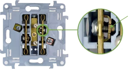 Kontakt Simon 10 Gniazdo Wtyczkowe  Ip44 Z Uszczelką Z Przesłonami Torów Prądowych Klapka W Kolorze Pokrywy (Moduł) 16A 250V~ Szybkozłącza Biały