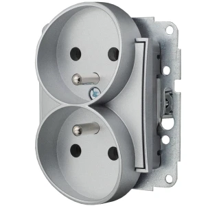 Icon Mechanizm Gniazda Podwójnego Do Ramki Z Uziemieniem 2X(2P+Z) (Bez Przesłon Torów Prądowych) Srebrny Metalik 7Igpr-2Z