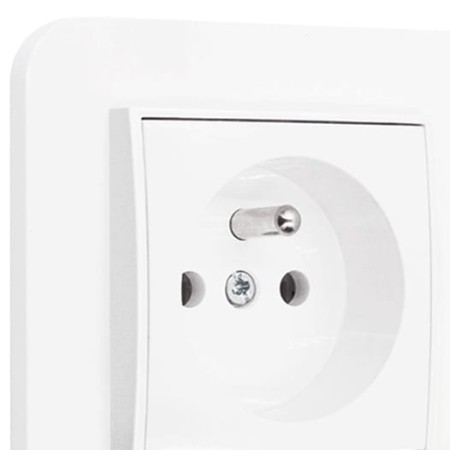 Włącznik podwójny z gniazdem pojedynczym z ramką zaokrągloną seria MINI kolor biały