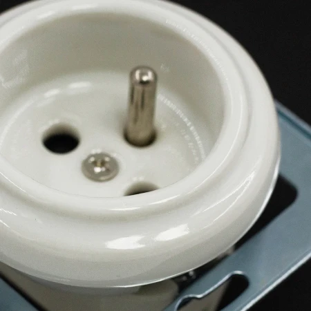 Gniazdo pojedyncze 2P+Z 'Retro ceramic' bez ramki, 16A-250V~, białe TG-RC-51W