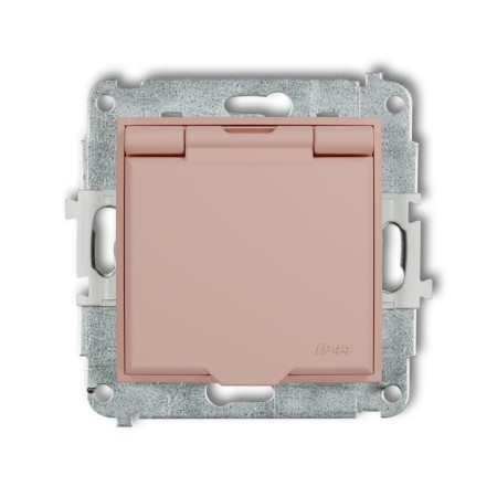 Karlik seria Mini Mechanizm gniazda bryzgoszczelnego z uziemieniem 2P+Z (klapka łososiowa, przesłony torów prądowych) kolor łososiowy indeks 62MGPB-1zp