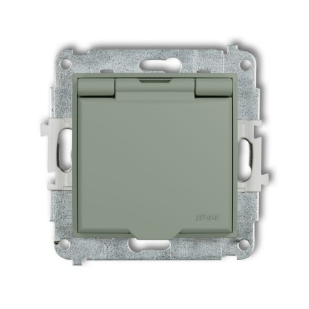 Karlik seria Mini Mechanizm gniazda bryzgoszczelnego z uziemieniem 2P+Z (klapka szałwiowa, przesłony torów prądowych) kolor szałwiowy indeks 61MGPB-1zp